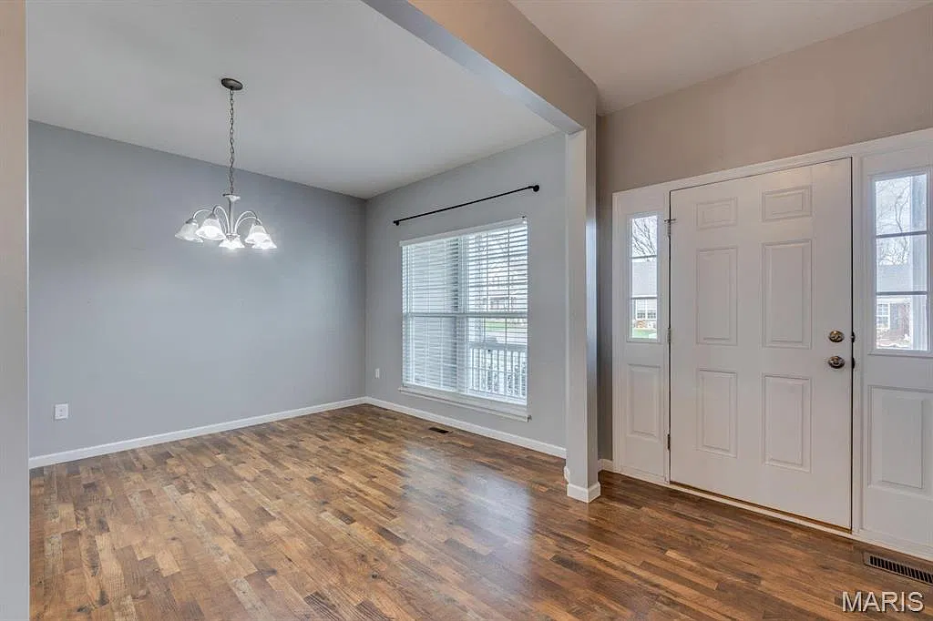 4 bed, 2.5 bath, 2572 sqft, $2,800 — Photo 4