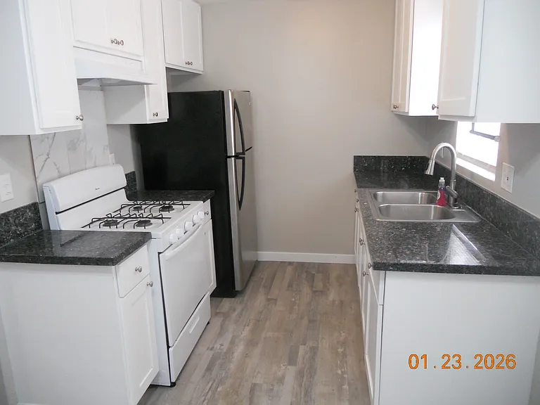 14517 Larch Ave #13 — Photo 2