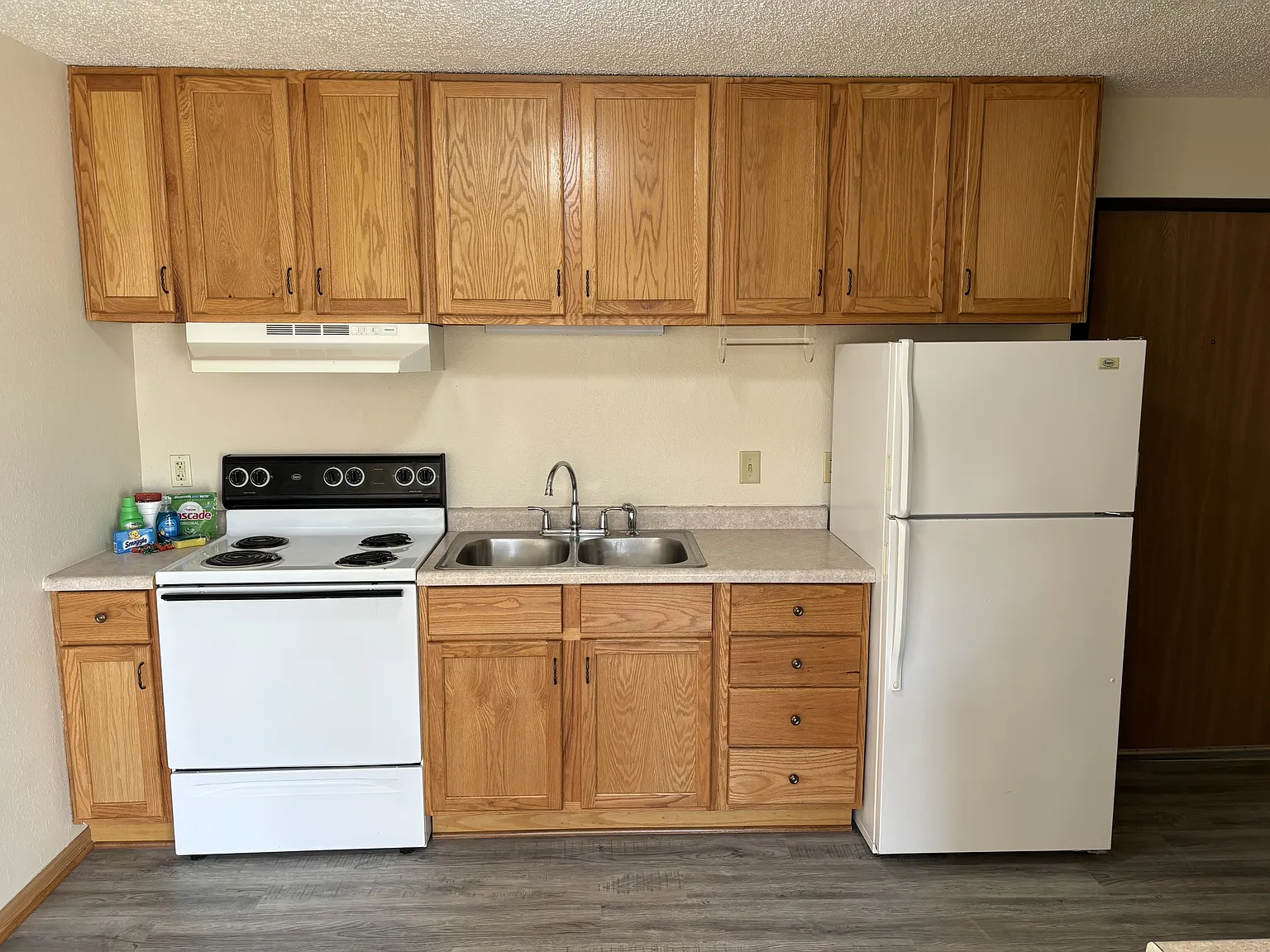 12513 Pineview Drive — Photo 1