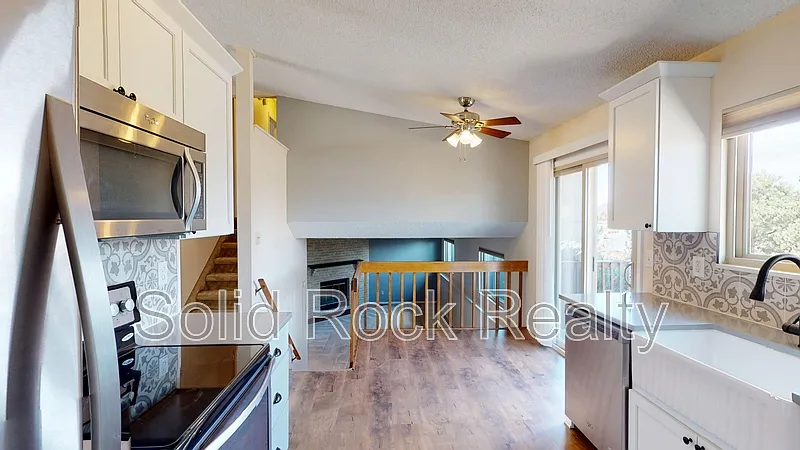 4 bed, 2.0 bath, 1751 sqft, $2,425 — Photo 4