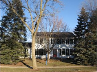 655 Stanford Cir, Elk Grove Village, IL 60007