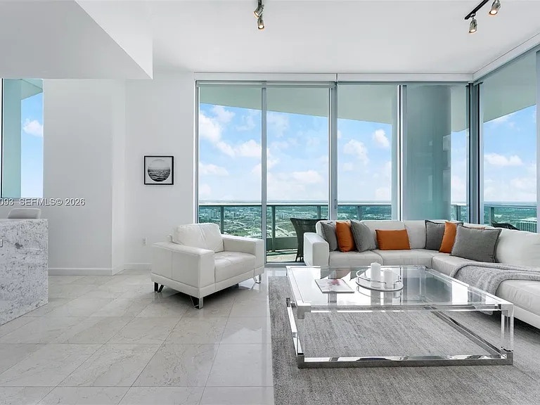 900 Biscayne Blvd #5812 — Photo 1
