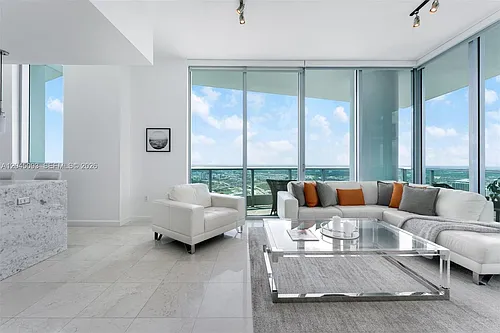 900 Biscayne Blvd Photo 1