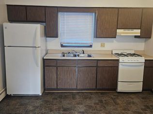 645 Pasadena Ave APT 1E, Beecher, IL