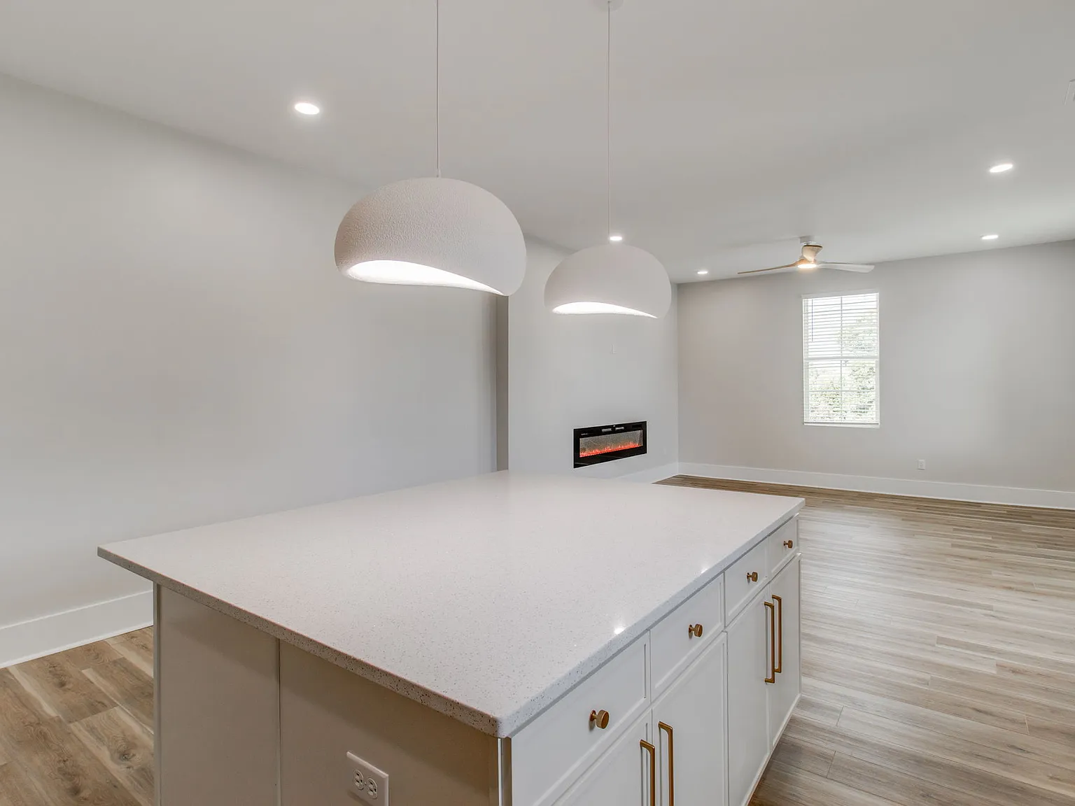 4 bed, $4,700 — Photo 3