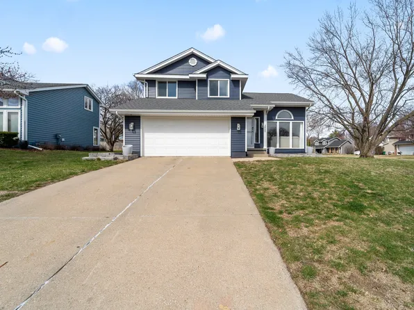 2701 Meadow Point Ct, West Des Moines, IA 50265