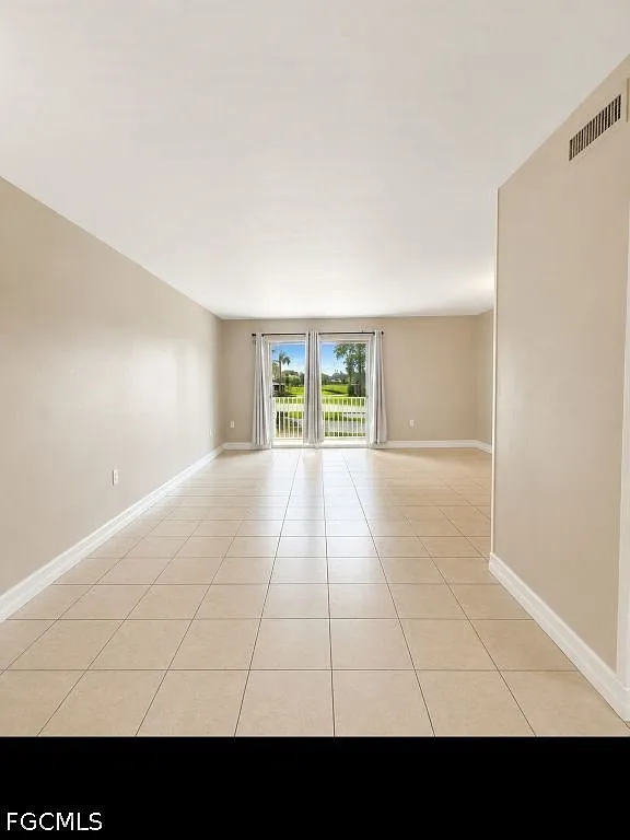 2 bed, 2.0 bath, 978 sqft, $1,350 — Photo 3
