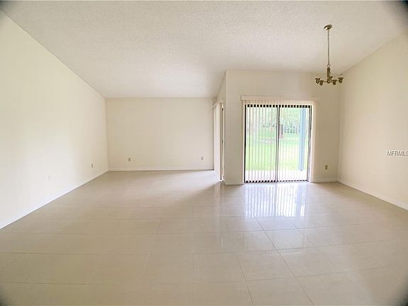3rd image of 7219 Woodville Cres