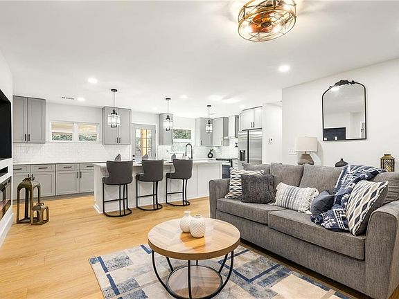 2nd image of 2633 Yale Ter