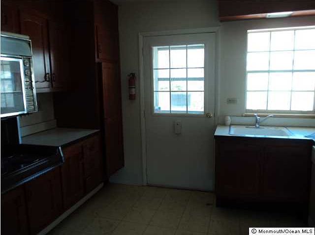 2nd image of 37 Cambridge Court #B