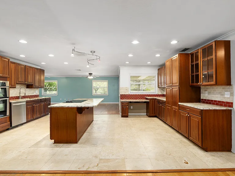 1194 NE 155th Ct — Photo 7