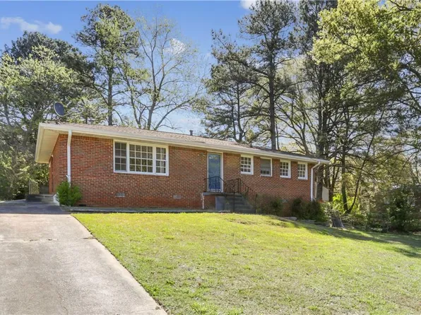 415 Dixie Lee Ln, Stone Mountain, GA 30083