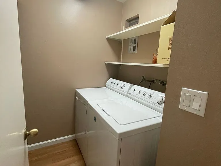 1033 Fontana Dr — Photo 7