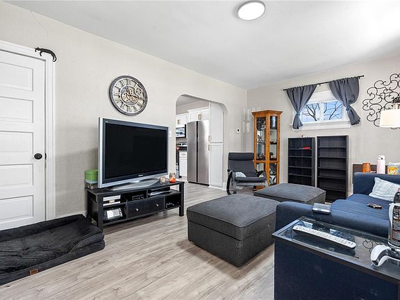 4th image of 41 N Westview Ave