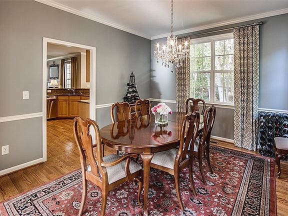 5th image of 10 Silver Oak Ct