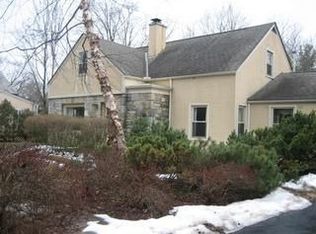 2353 Cambridge Blvd, Columbus, OH 43221