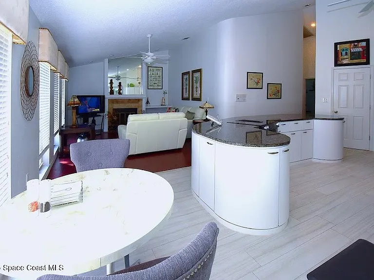 101 Island Grove Dr — Photo 15
