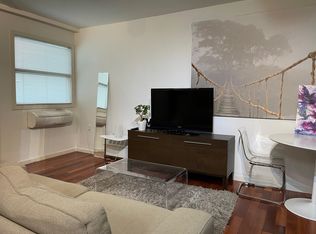 440 Richards St #305, Vancouver, BC V6B 2Z3