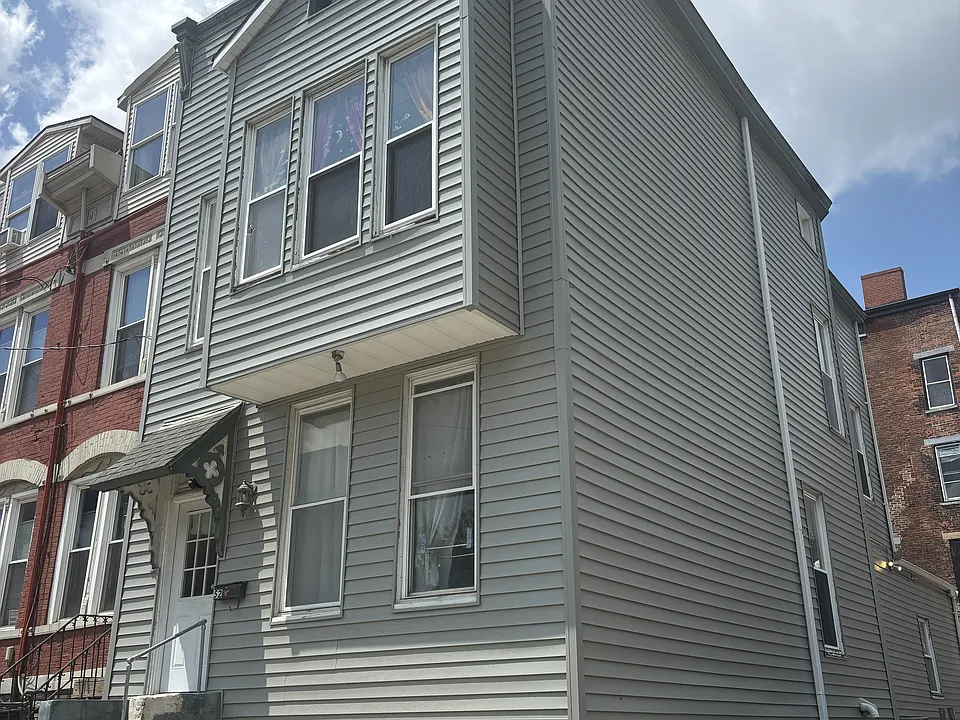 52 W McMillan St