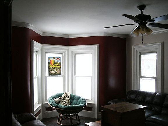 Bay Windows/Living Room