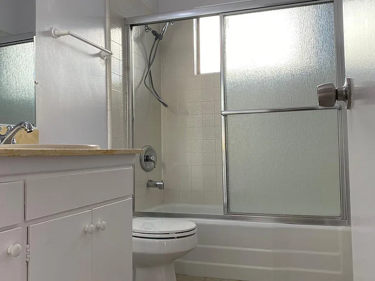 909 E Maple St #5 — Photo 13