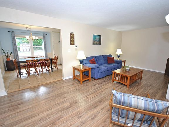 5th image of 53 Churchill Dr