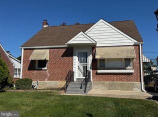 906 Edgewood Ave, Folsom, PA 19033