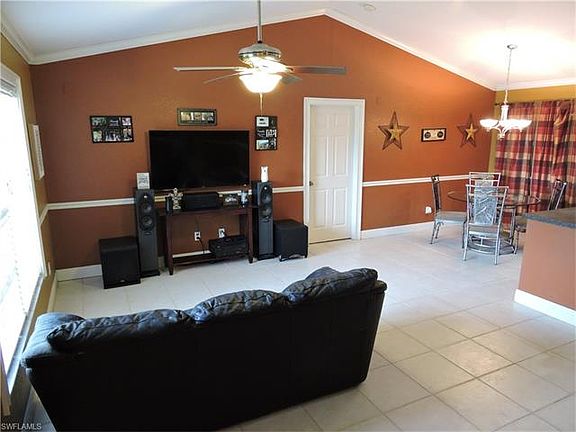 3rd image of 6201 Castlewood Cir