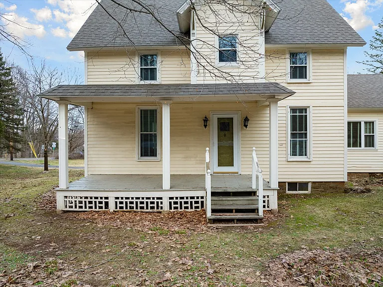 139 College St — Photo 5