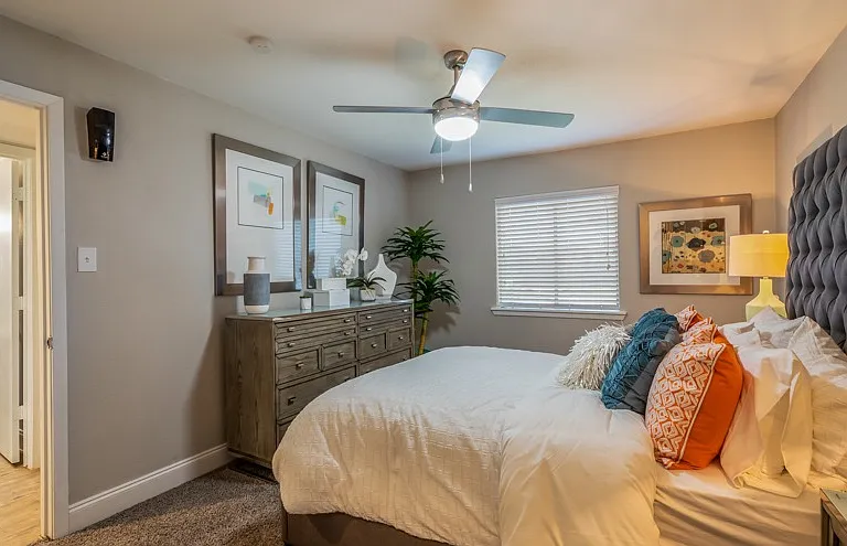 Flintridge Apartment Homes — Photo 10