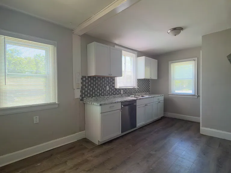 15703 Northlawn St — Photo 4