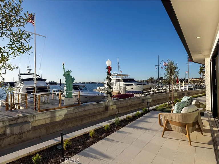 130 S Bay Front — Photo 2