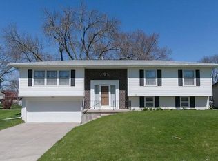 304 Sussex Dr NE, Cedar Rapids, IA 52402
