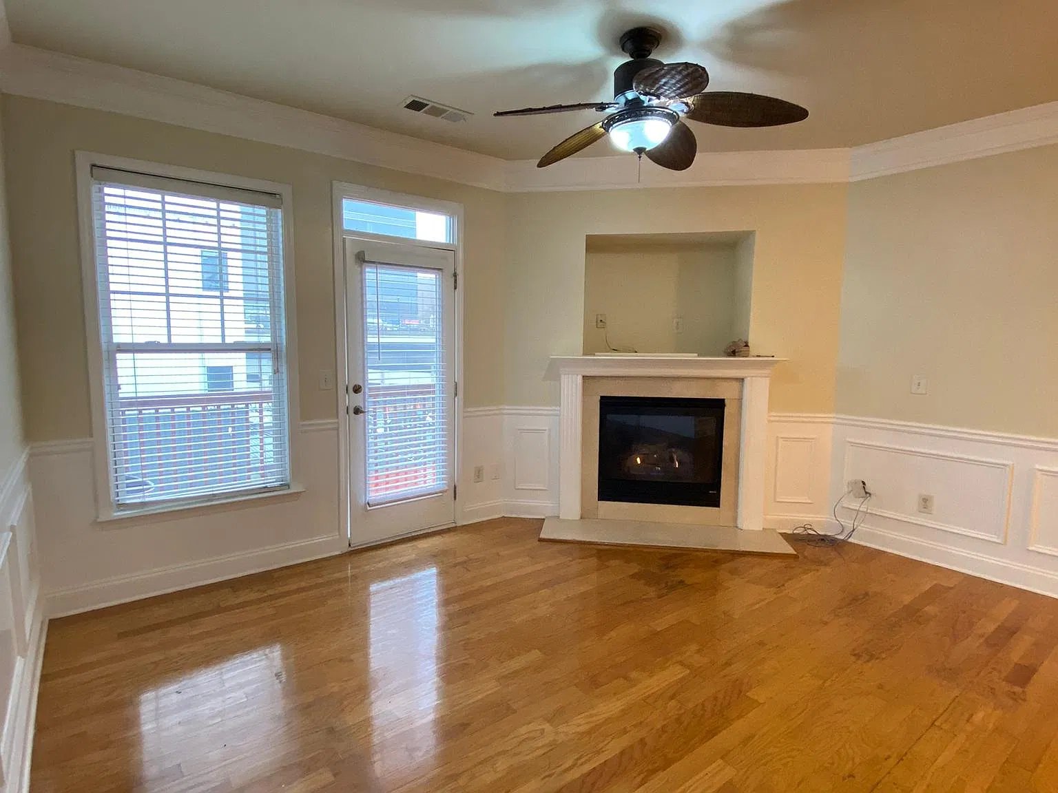 3 bed, 3.5 bath, 1600 sqft, $2,800 — Photo 4
