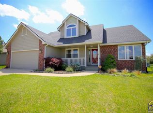 2521 SW Berkshire Dr, Topeka, KS 66614