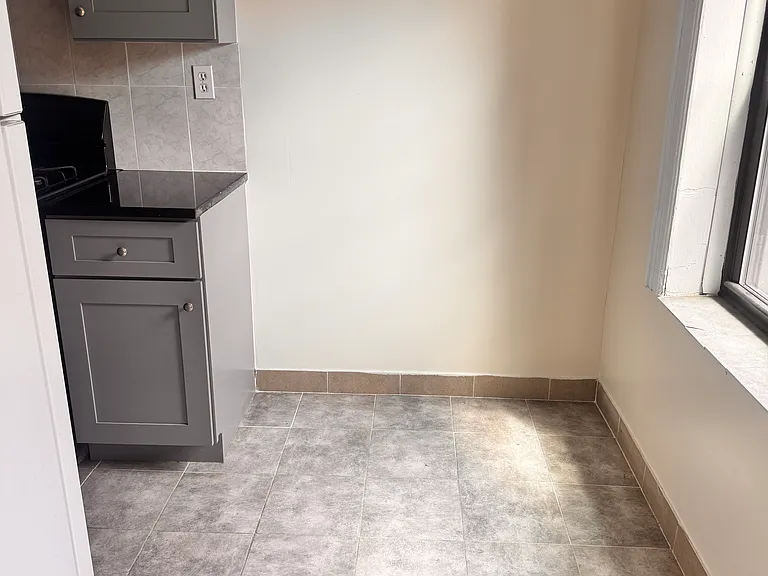14444 Sanford Ave #4G — Photo 11