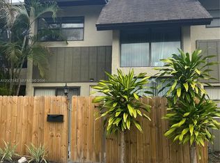 Snapper Creek Townhouses, Miami, FL 33173