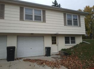 1333 Delta Dr, Cedar Falls, IA 50613