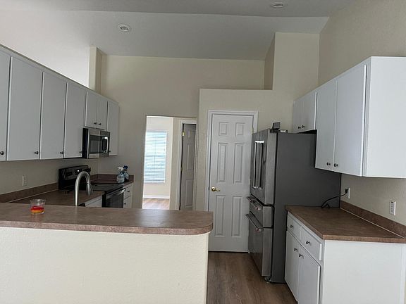 3rd image of 137 Seven Oaks Dr
