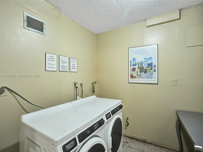 2771 Taft St — Photo 12