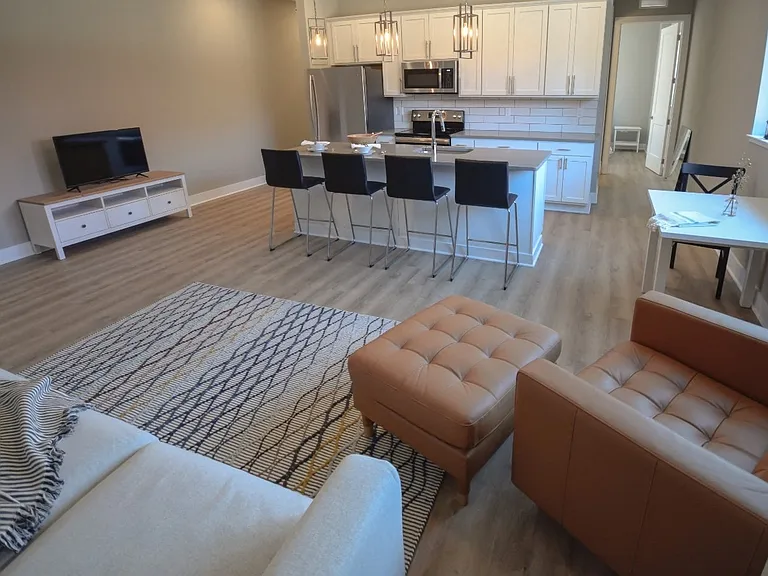 Cedar Valley Luxury Apartments — Photo 40