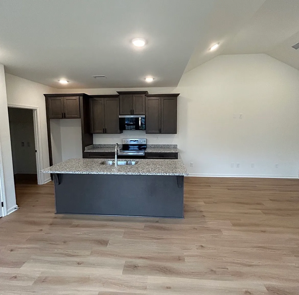 2 bed, 1184 sqft, $1,900 — Photo 3
