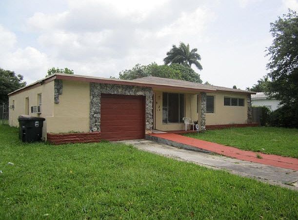 1st image of 925 NE 144th St