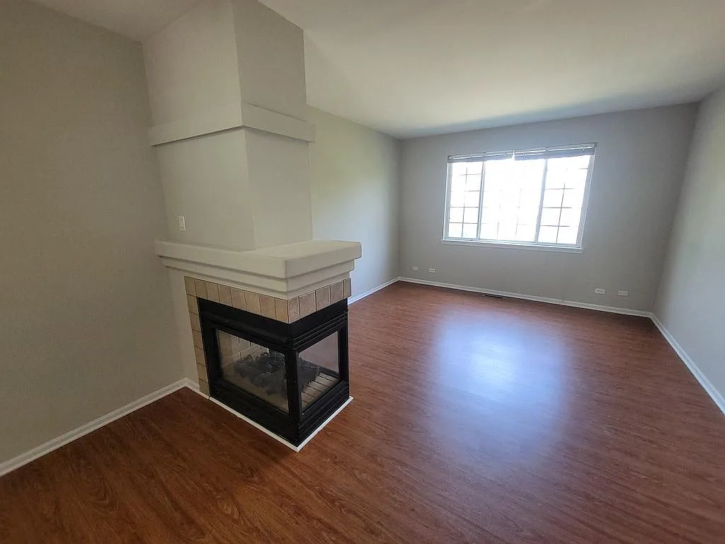 3 bed, 2.5 bath, 1398 sqft, $2,600 — Photo 2