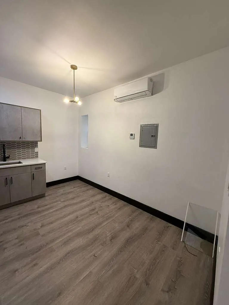 2 bed, 800 sqft, $2,000 — Photo 2