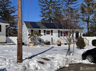 4 Rocky Brook Ct, Hightstown, NJ 08520