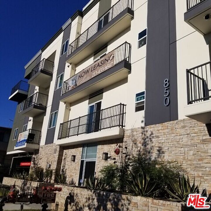 1st image of 850 S Gramercy Pl