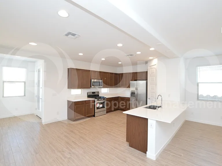 9332 W Glenrosa Ave — Photo 4