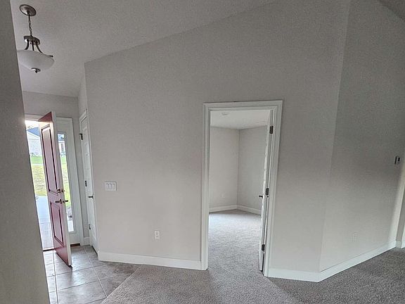 4th image of 641 NW Forest Meadows Ave