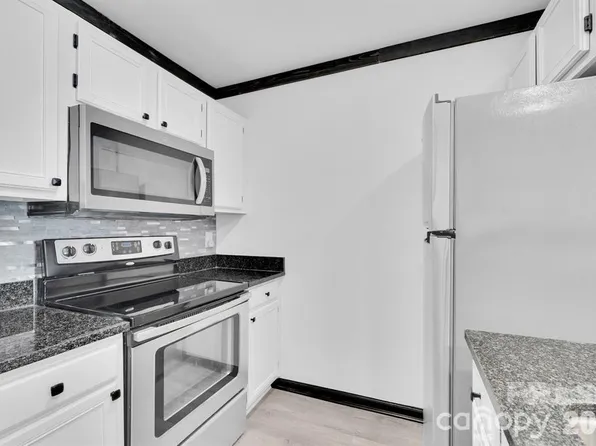 18755 Vineyard Point Ln, Cornelius, NC 28031